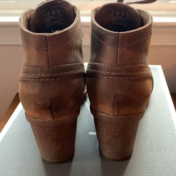 Clarks artisan brown leather boot. lace up - Picture 3 of 8